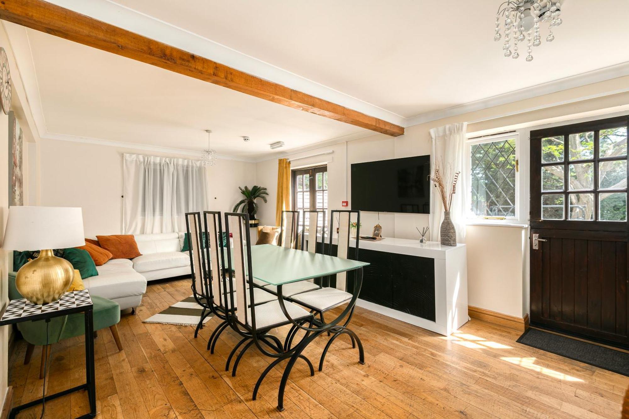 בריי Rural Lodge Stay In Windsor! Hot Tub! Sleeps 20 מראה חיצוני תמונה