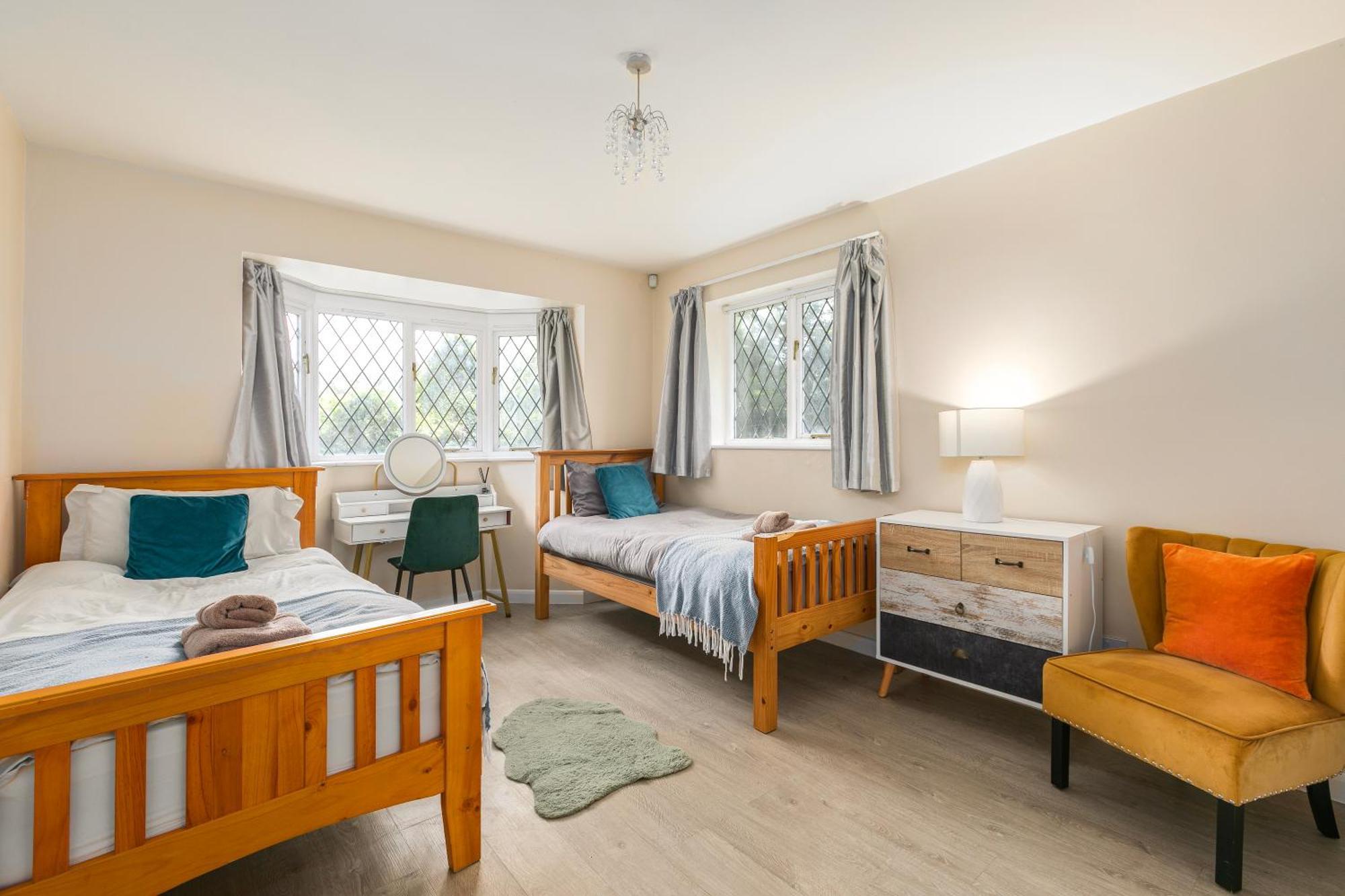 בריי Rural Lodge Stay In Windsor! Hot Tub! Sleeps 20 מראה חיצוני תמונה