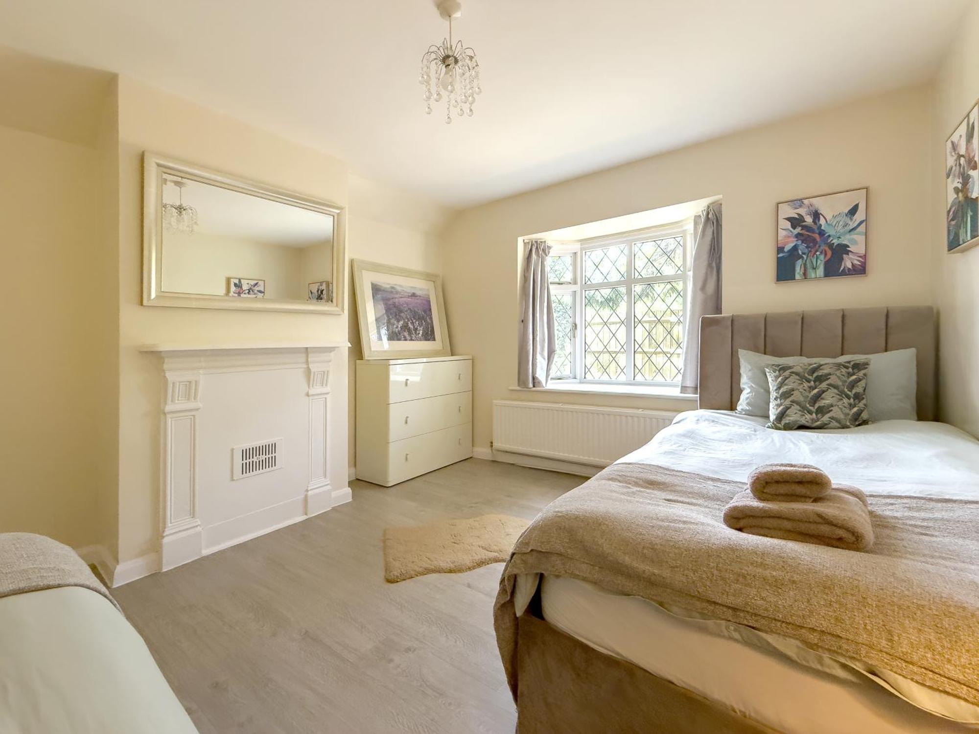 בריי Rural Lodge Stay In Windsor! Hot Tub! Sleeps 20 מראה חיצוני תמונה