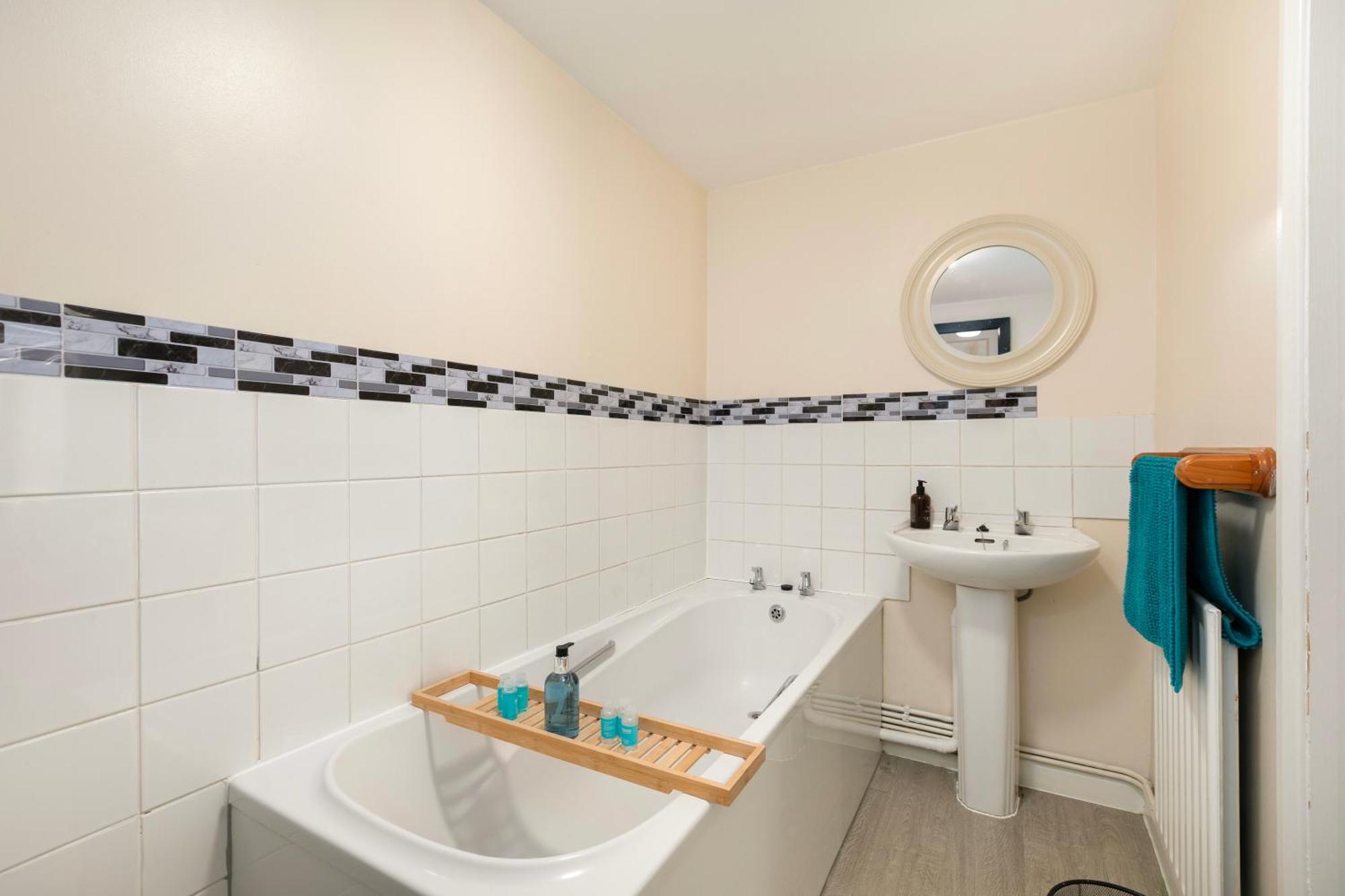 בריי Rural Lodge Stay In Windsor! Hot Tub! Sleeps 20 מראה חיצוני תמונה