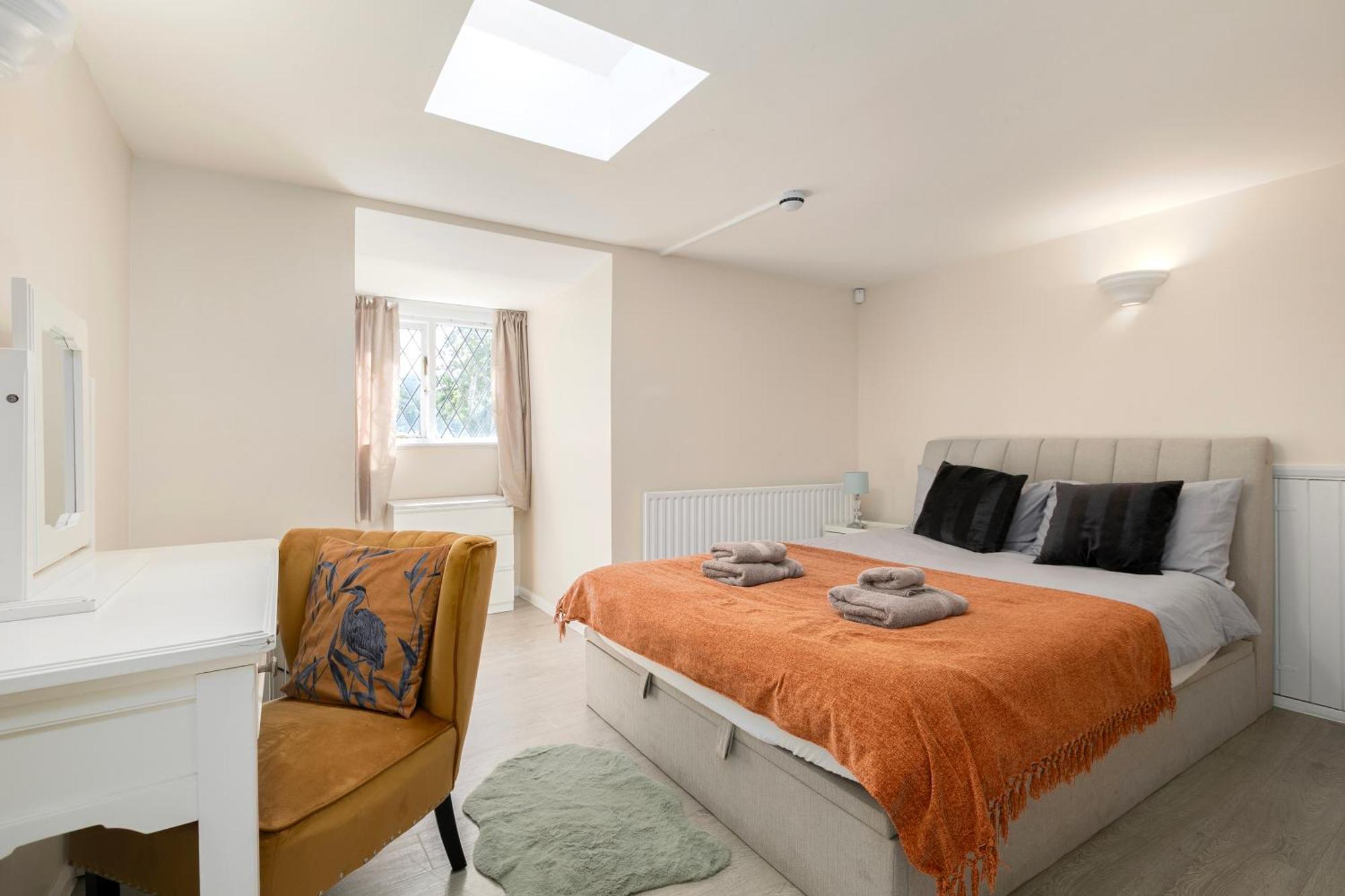 בריי Rural Lodge Stay In Windsor! Hot Tub! Sleeps 20 מראה חיצוני תמונה