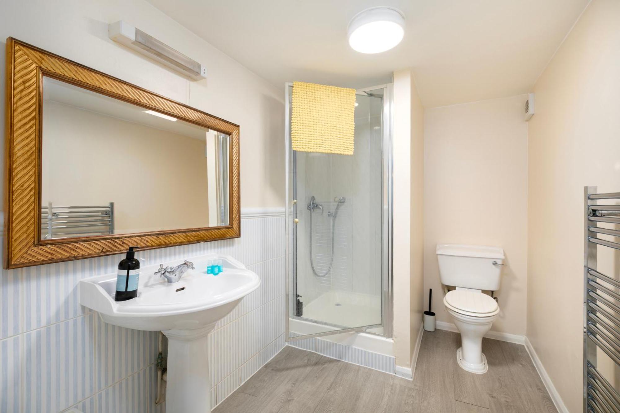 בריי Rural Lodge Stay In Windsor! Hot Tub! Sleeps 20 מראה חיצוני תמונה
