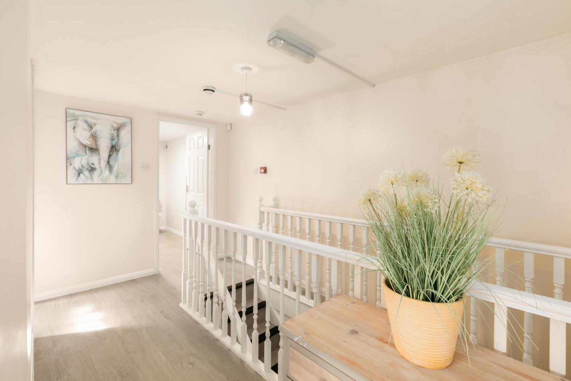בריי Rural Lodge Stay In Windsor! Hot Tub! Sleeps 20 מראה חיצוני תמונה