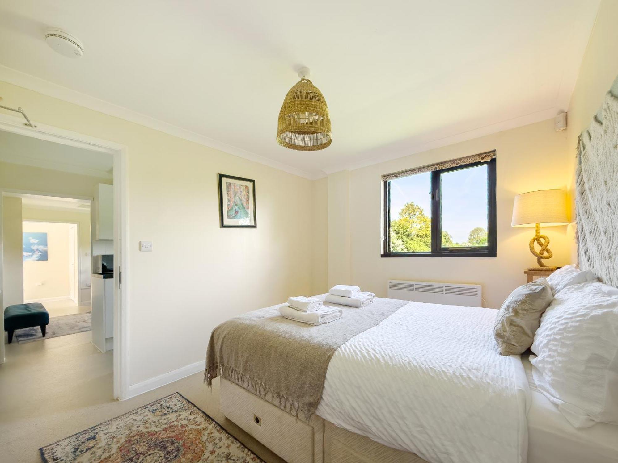 בריי Rural Lodge Stay In Windsor! Hot Tub! Sleeps 20 מראה חיצוני תמונה